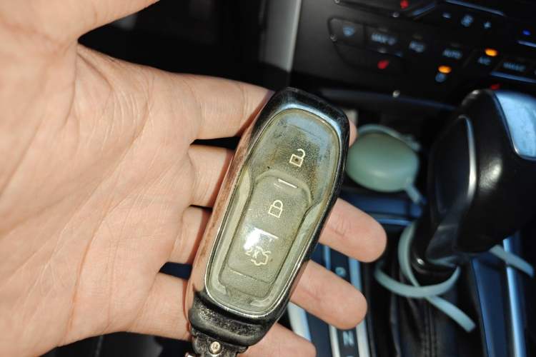 Used Ford Edge 2015 2.0T GTDi Two-Wheel-Drive High-Line Version Vehicle Key