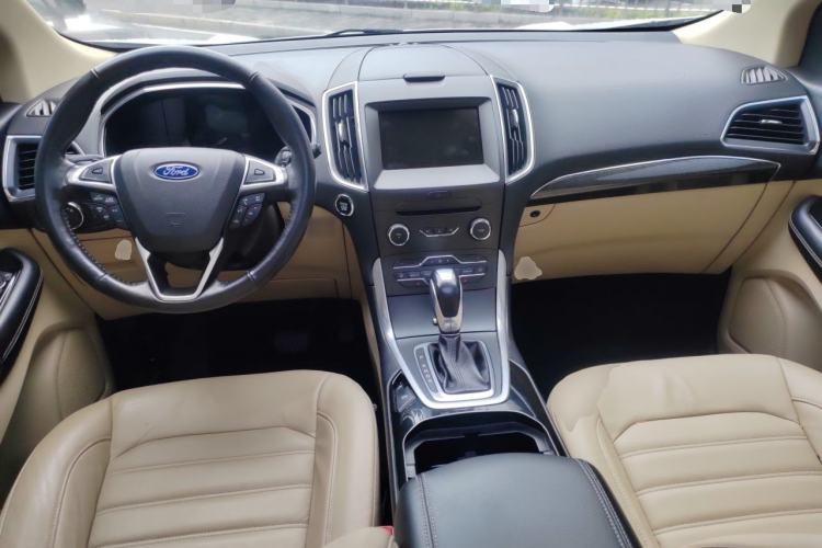 Used Ford Edge 2015 2.0T GTDi 4x4 High-Grade Model Center Console