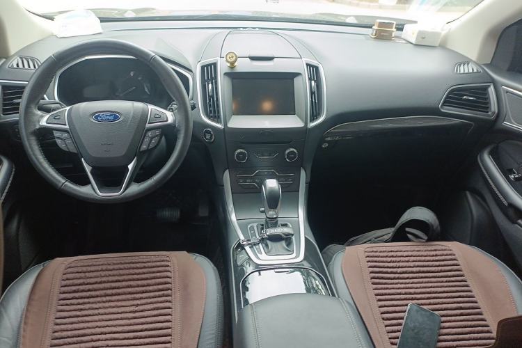 Used Ford Edge 2015 2.0T GTDi 4x4 High-Grade Model Center Console