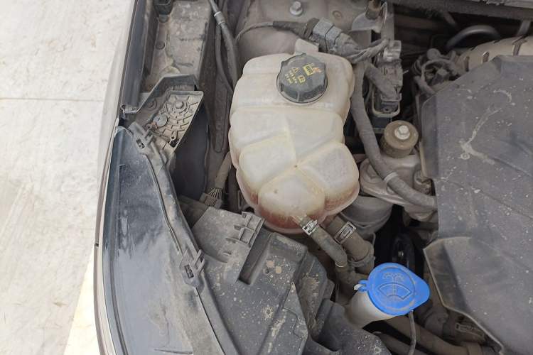 Used Ford Edge 2015 2.0T GTDi 4x4 High-Grade Model Engine Bay Right