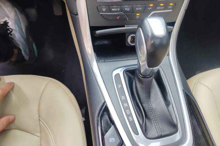 Used Ford Edge 2015 2.0T GTDi 4x4 High-Grade Model Gear Lever