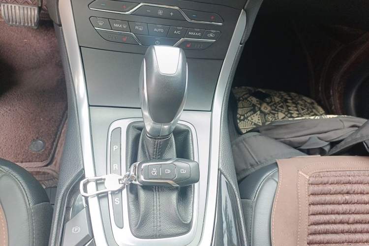 Used Ford Edge 2015 2.0T GTDi 4x4 High-Grade Model Gear Lever