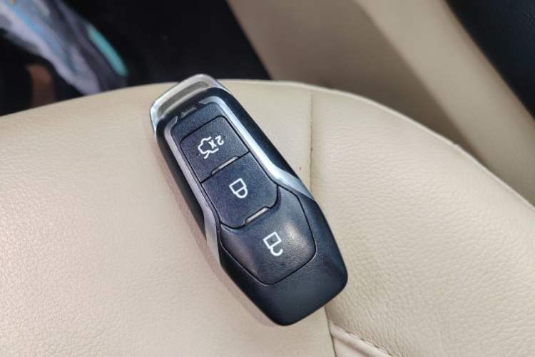 Used Ford Edge 2015 2.0T GTDi 4x4 High-Grade Model Vehicle Key