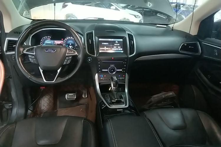 Used Ford Edge 2015 2.0T GTDi Four-Wheel Drive Prestige Model Center Console