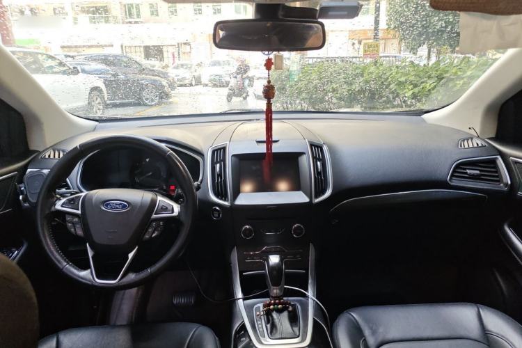 Used Ford Edge 2015 2.0T GTDi 4x4 High-Grade Model Center Console
