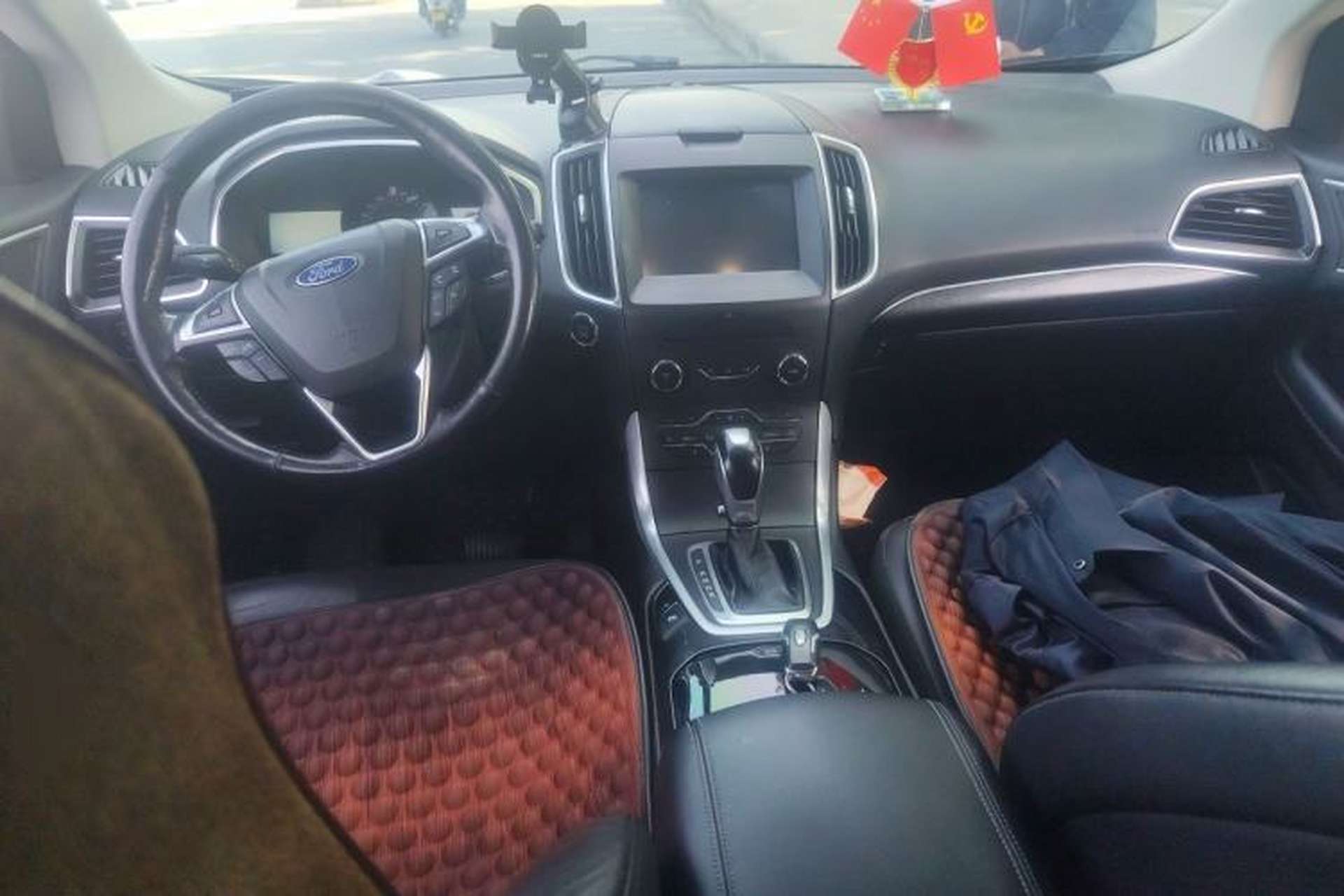 Used Ford Edge 2015 2.0T GTDi 4x4 High-Grade Model Center Console