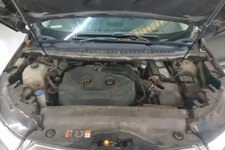 Used Ford Edge 2015 2.0T GTDi Four-Wheel Drive Prestige Model Engine Bay