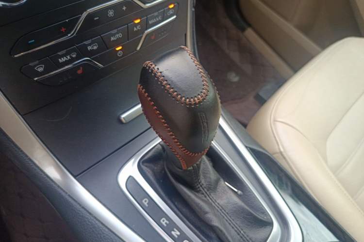 Used Ford Edge 2015 2.0T GTDi 4x4 High-Grade Model Gear Lever