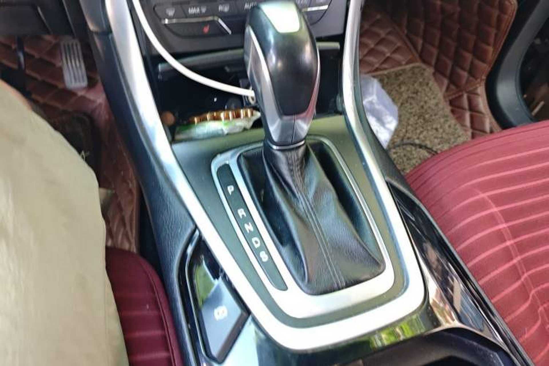 Used Ford Edge 2015 2.0T GTDi Two-Wheel-Drive High-Line Version Gear Lever