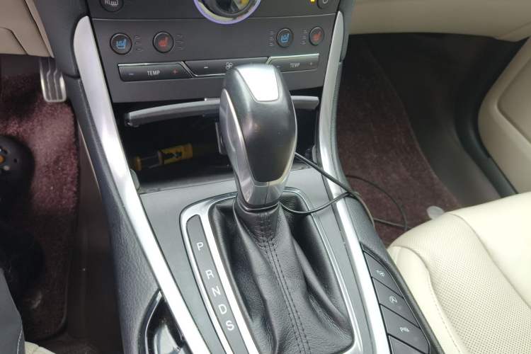 Used Ford Edge 2015 2.0T GTDi Four-Wheel Drive Prestige Model Gear Lever