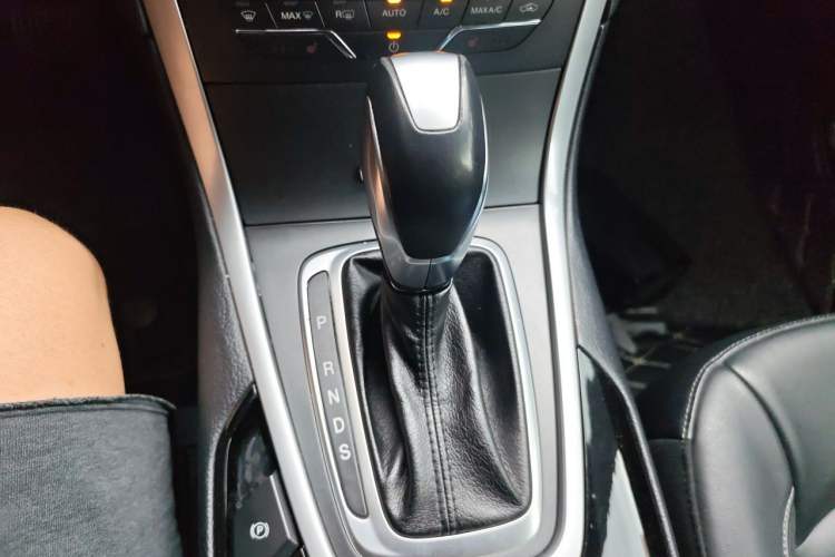 Used Ford Edge 2015 2.0T GTDi 4x4 High-Grade Model Gear Lever