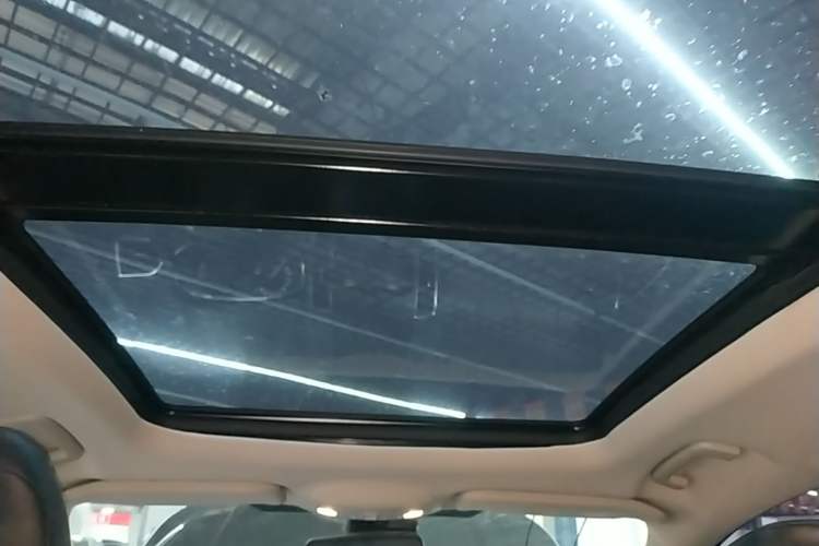 Used Ford Edge 2015 2.0T GTDi Four-Wheel Drive Prestige Model Headliner