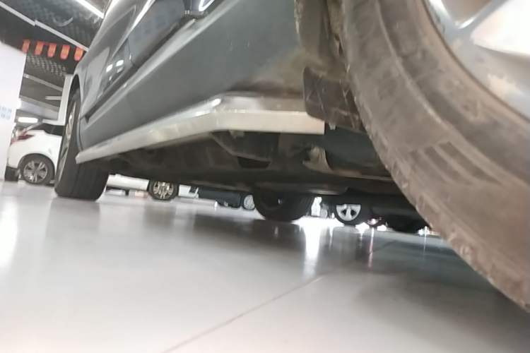 Used Ford Edge 2015 2.0T GTDi Four-Wheel Drive Prestige Model Left Side Sill