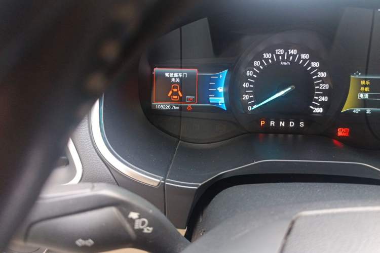 Used Ford Edge 2015 2.0T GTDi 4x4 High-Grade Model Odometer Close Up