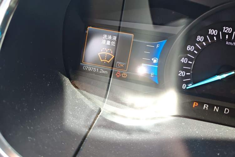 Used Ford Edge 2015 2.0T GTDi Two-Wheel-Drive High-Line Version Odometer Close Up