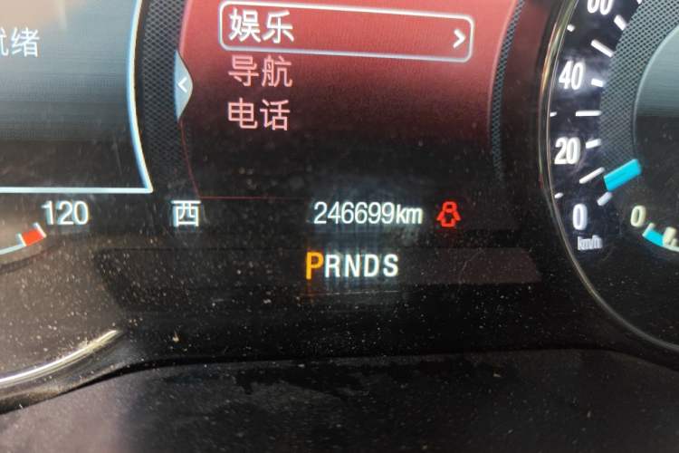 Used Ford Edge 2015 2.0T GTDi Four-Wheel Drive Prestige Model Odometer Close Up