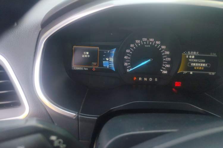 Used Ford Edge 2015 2.0T GTDi 4x4 High-Grade Model Odometer Close Up