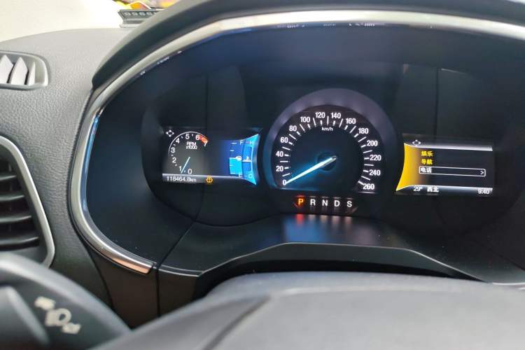 Used Ford Edge 2015 2.0T GTDi 4x4 High-Grade Model Odometer Close Up