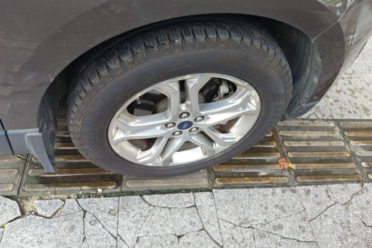 Used Ford Edge 2015 2.0T GTDi 4x4 High-Grade Model Right Front Wheel Hub