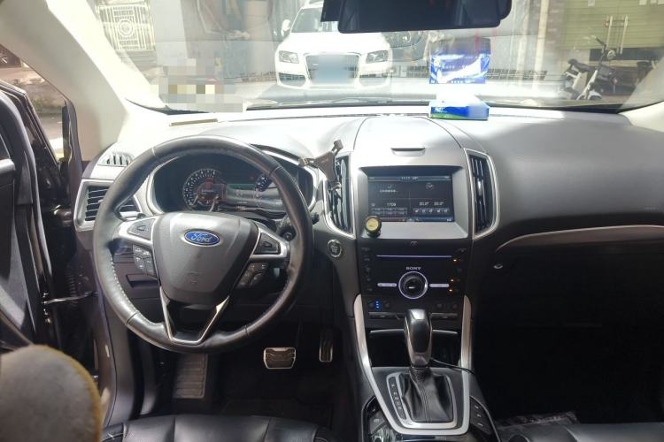 Used Ford Edge 2015 2.0T GTDi Four-Wheel Drive Prestige Model Center Console