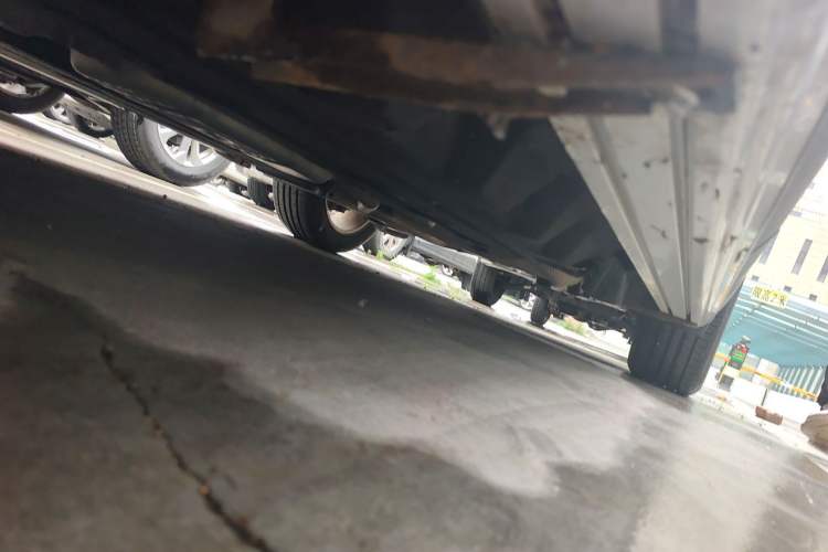 Used Ford Edge 2015 2.0T GTDi Two-Wheel-Drive High-Line Version Chassis Front Left