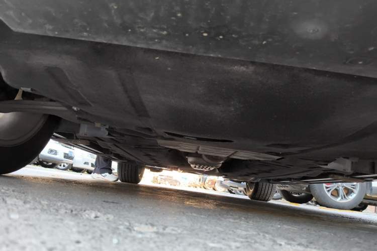 Used Ford Edge 2015 2.0T GTDi Two-Wheel-Drive High-Line Version Chassis Front