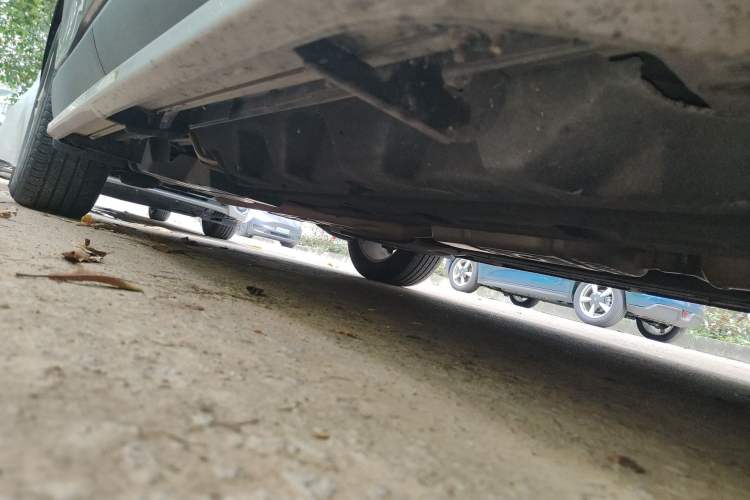 Used Ford Edge 2015 2.0T GTDi Two-Wheel-Drive High-Line Version Chassis Front Right