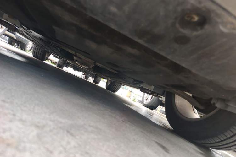 Used Ford Edge 2015 2.0T GTDi Two-Wheel-Drive High-Line Version Chassis Front