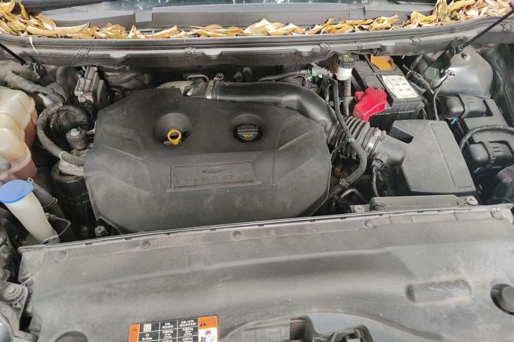 Used Ford Edge 2015 2.0T GTDi Two-Wheel-Drive High-Line Version Engine Bay