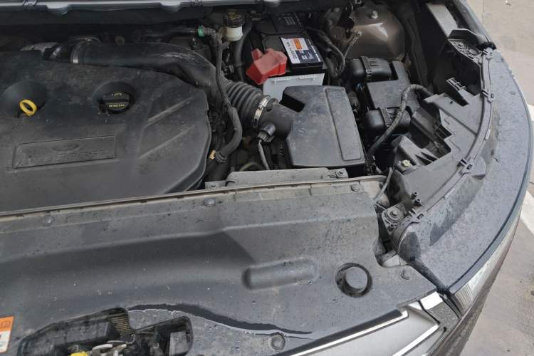 Used Ford Edge 2015 2.0T GTDi Two-Wheel-Drive High-Line Version Engine Bay Left