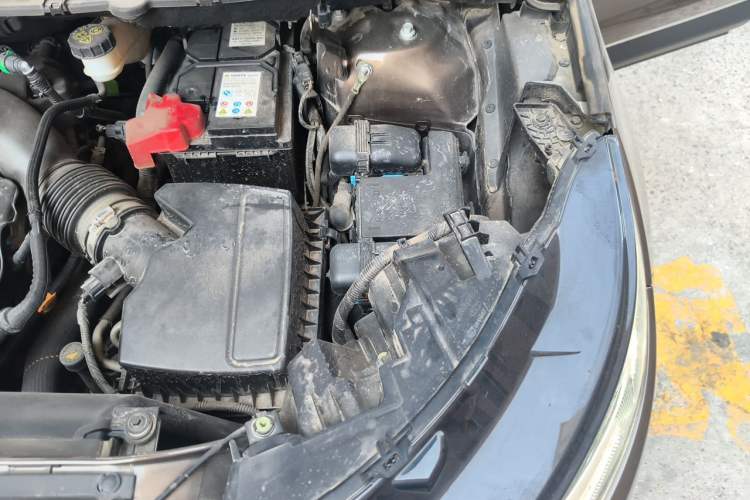 Used Ford Edge 2015 2.0T GTDi Two-Wheel-Drive High-Line Version Engine Bay Left