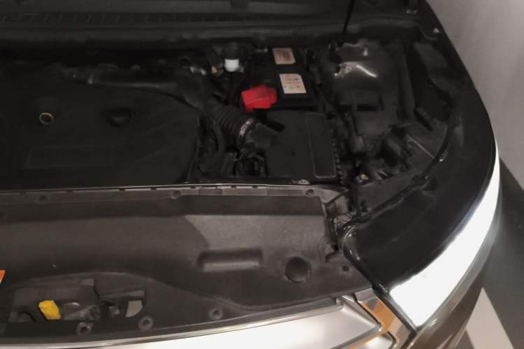 Used Ford Edge 2015 2.0T GTDi Four-Wheel Drive Prestige Model Engine Bay Left