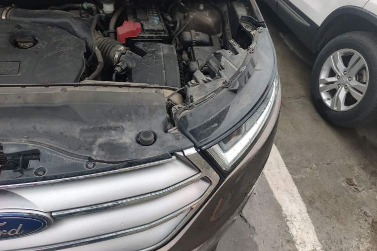 Used Ford Edge 2015 2.0T GTDi Two-Wheel-Drive High-Line Version Engine Bay Left