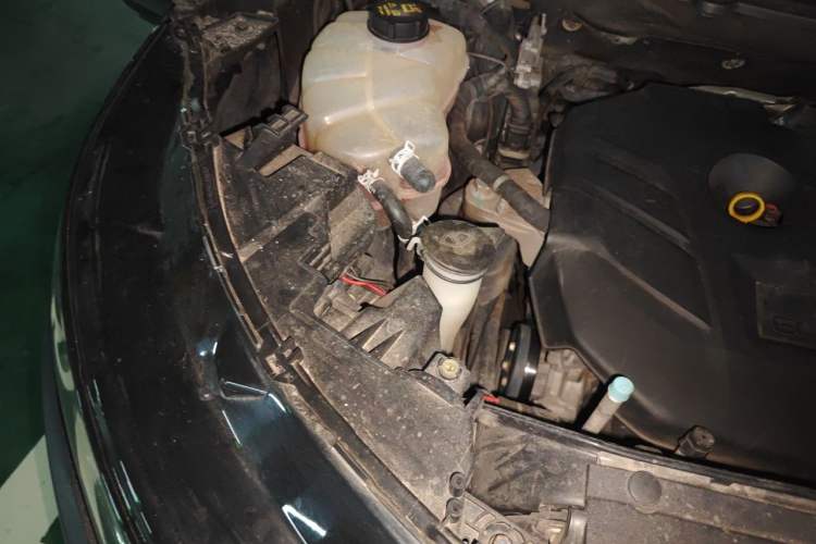 Used Ford Edge 2015 2.0T GTDi Four-Wheel Drive Prestige Model Engine Bay Right