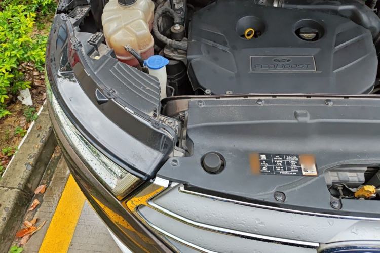 Used Ford Edge 2015 2.0T GTDi Two-Wheel-Drive Elite Edition Engine Bay Right