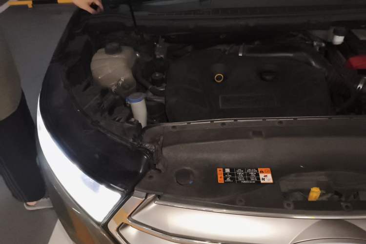 Used Ford Edge 2015 2.0T GTDi Four-Wheel Drive Prestige Model Engine Bay Right