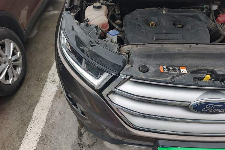 Used Ford Edge 2015 2.0T GTDi Two-Wheel-Drive High-Line Version Engine Bay Right