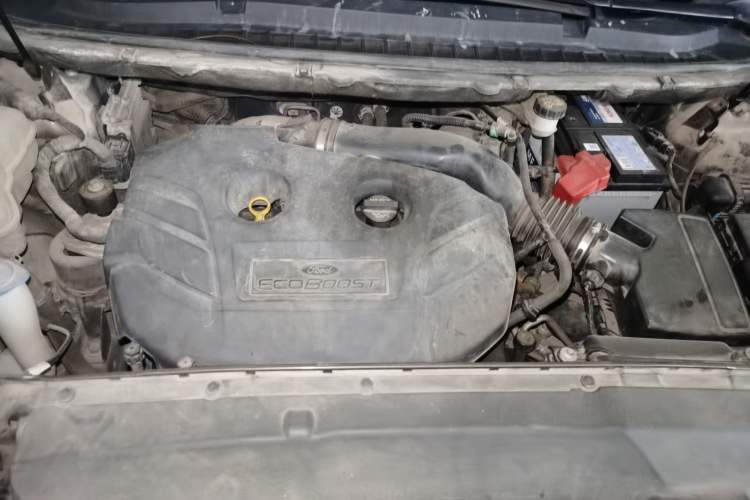 Used Ford Edge 2015 2.0T GTDi 4x4 High-Grade Model Engine Bay