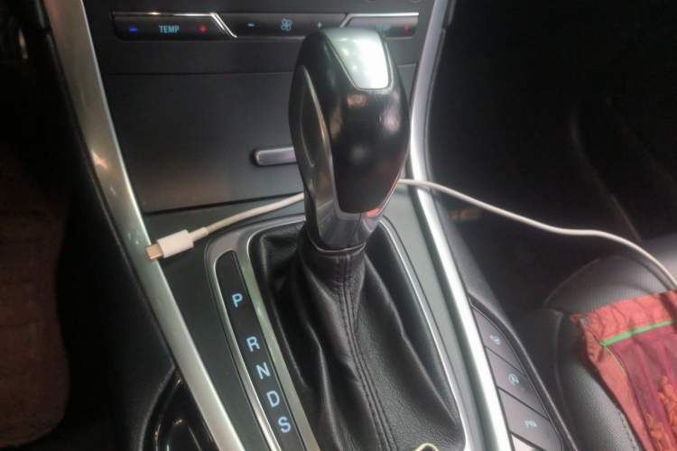 Used Ford Edge 2015 2.0T GTDi Four-Wheel Drive Prestige Model Gear Lever