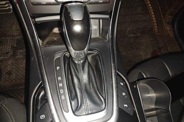 Used Ford Edge 2015 2.0T GTDi Four-Wheel Drive Prestige Model Gear Lever
