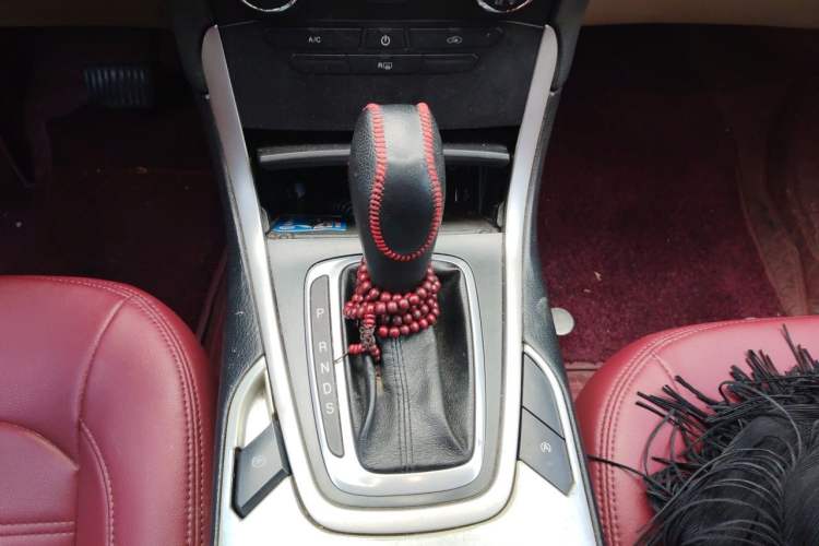 Used Ford Edge 2015 2.0T GTDi Two-Wheel-Drive Elite Edition Gear Lever