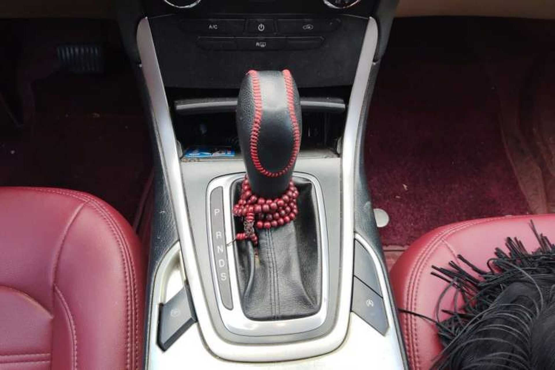 Used Ford Edge 2015 2.0T GTDi Two-Wheel-Drive Elite Edition Gear Lever