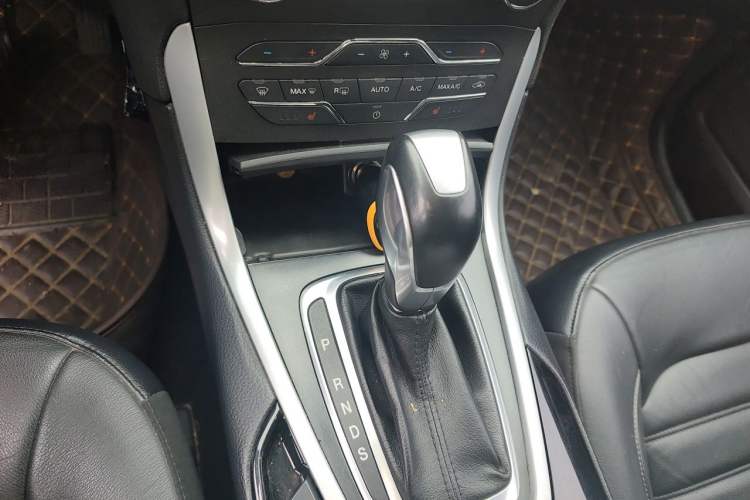Used Ford Edge 2015 2.0T GTDi Two-Wheel-Drive High-Line Version Gear Lever