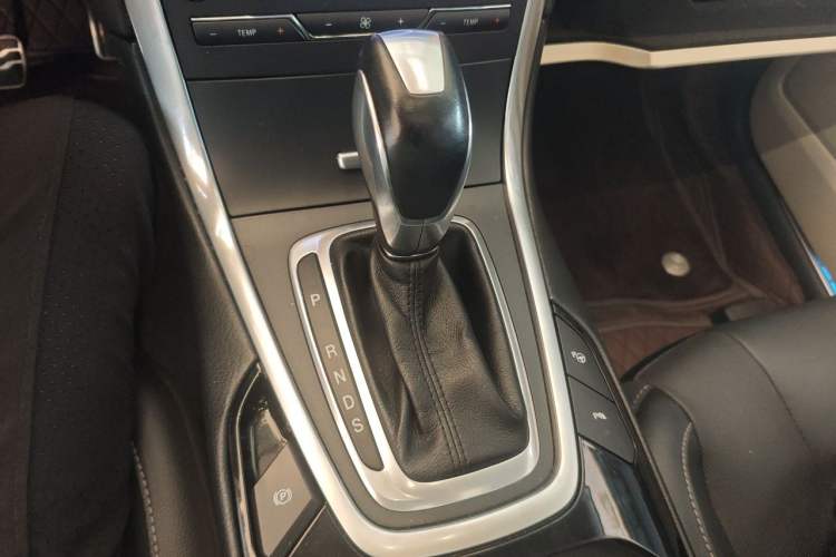 Used Ford Edge 2015 2.7T GTDi 4x4 Prestige 7-Seater Gear Lever
