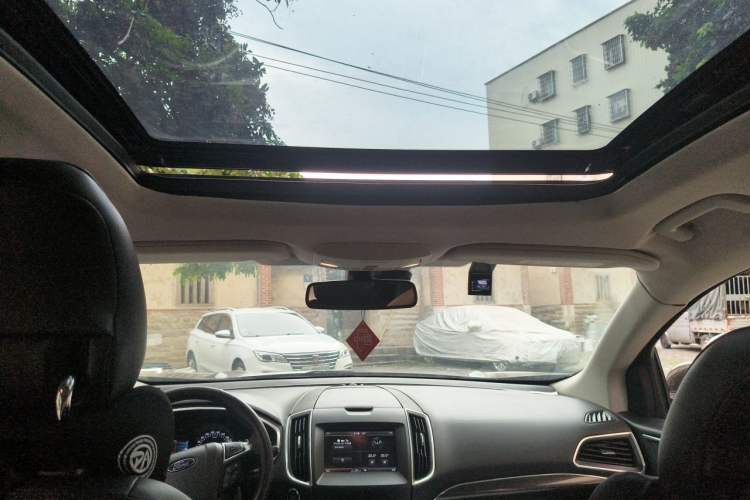 Used Ford Edge 2015 2.0T GTDi Two-Wheel-Drive High-Line Version Headliner