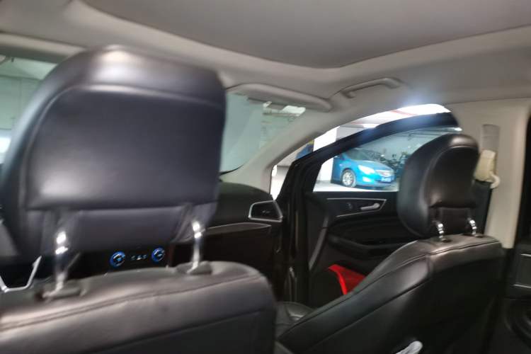 Used Ford Edge 2015 2.0T GTDi 4x4 High-Grade Model Headliner