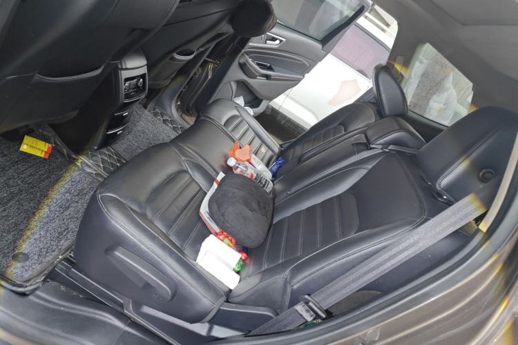 Used Ford Edge 2015 2.0T GTDi Two-Wheel-Drive High-Line Version Left Rear Seat