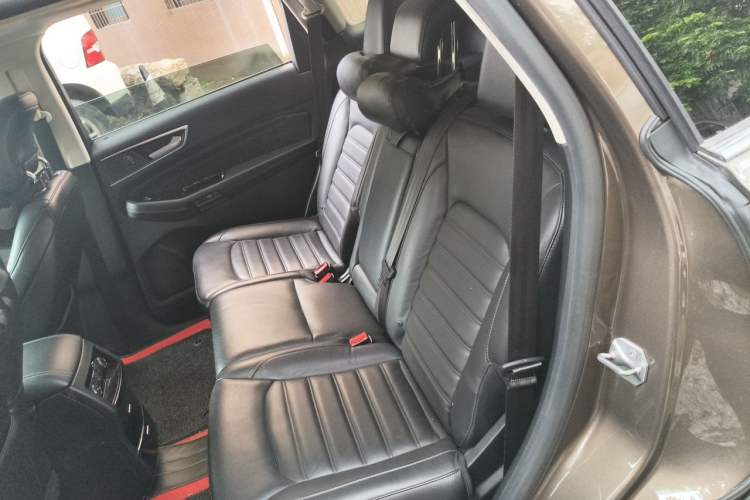 Used Ford Edge 2015 2.0T GTDi Two-Wheel-Drive High-Line Version Left Rear Seat
