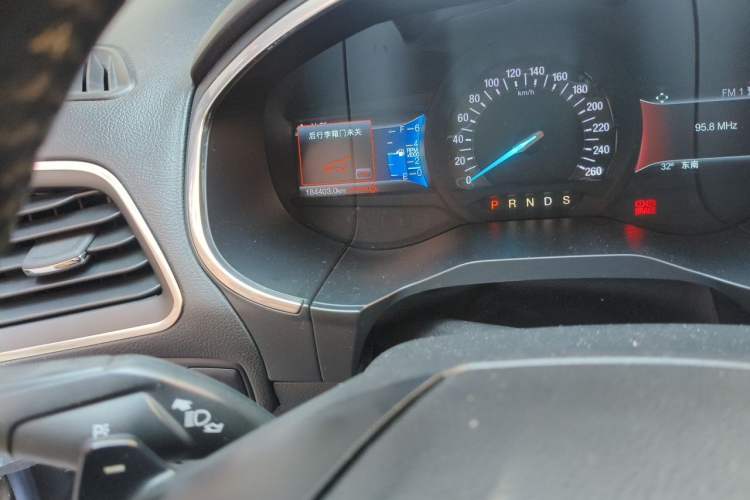 Used Ford Edge 2015 2.0T GTDi 4x4 High-Grade Model Odometer Close Up