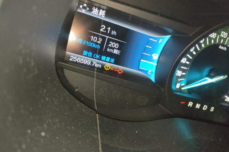 Used Ford Edge 2015 2.0T GTDi Two-Wheel-Drive High-Line Version Odometer Close Up